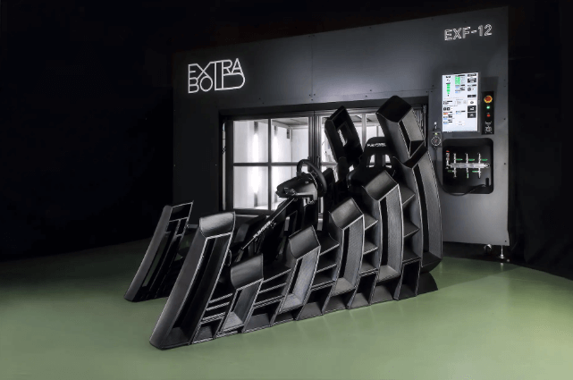 EXTRABOLD社の大型3D3プリンター「EXF-12」と「GT-EXPERIENCE-CONCEPT」出典:EXTRABOLD社